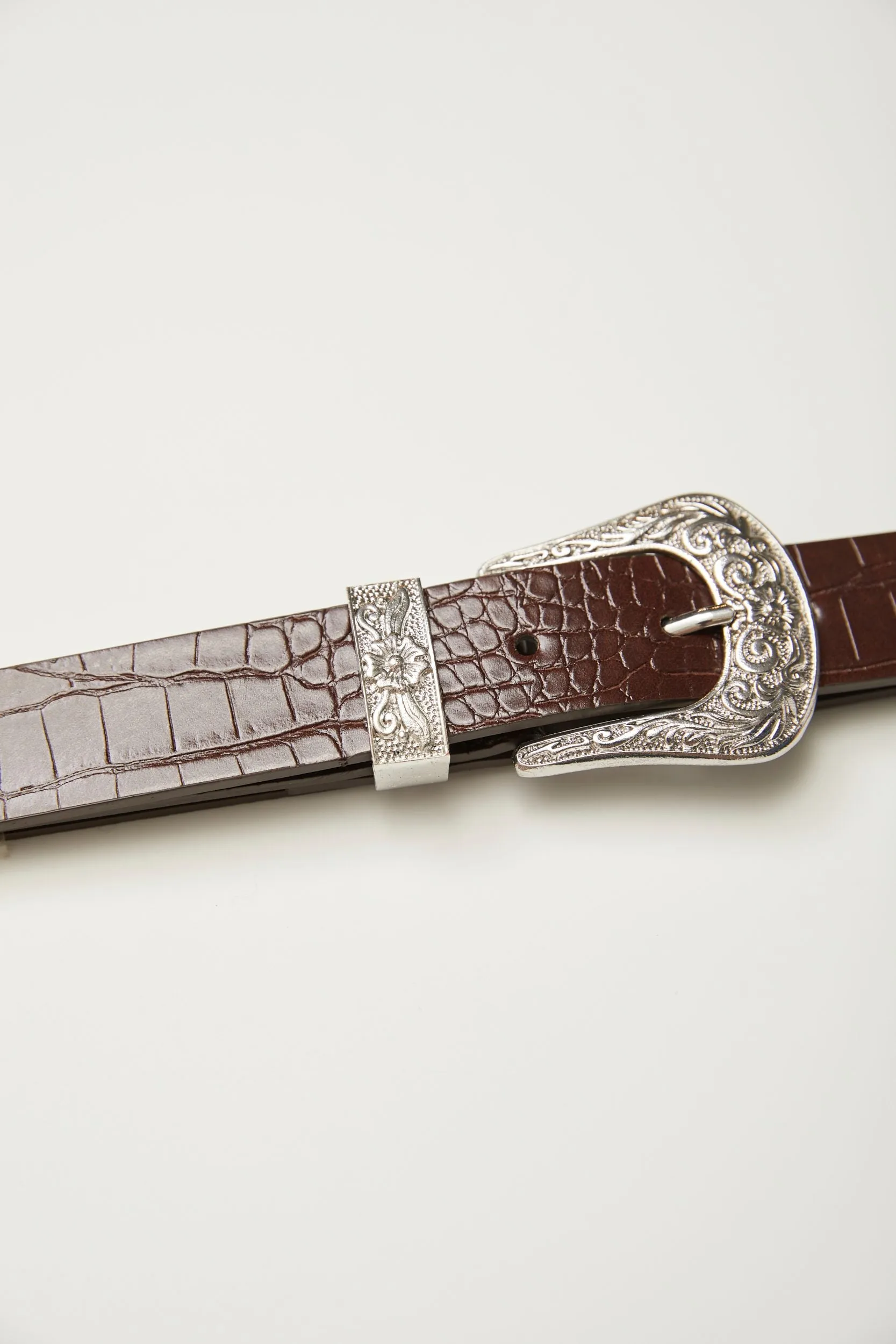 Engraved buckle belt