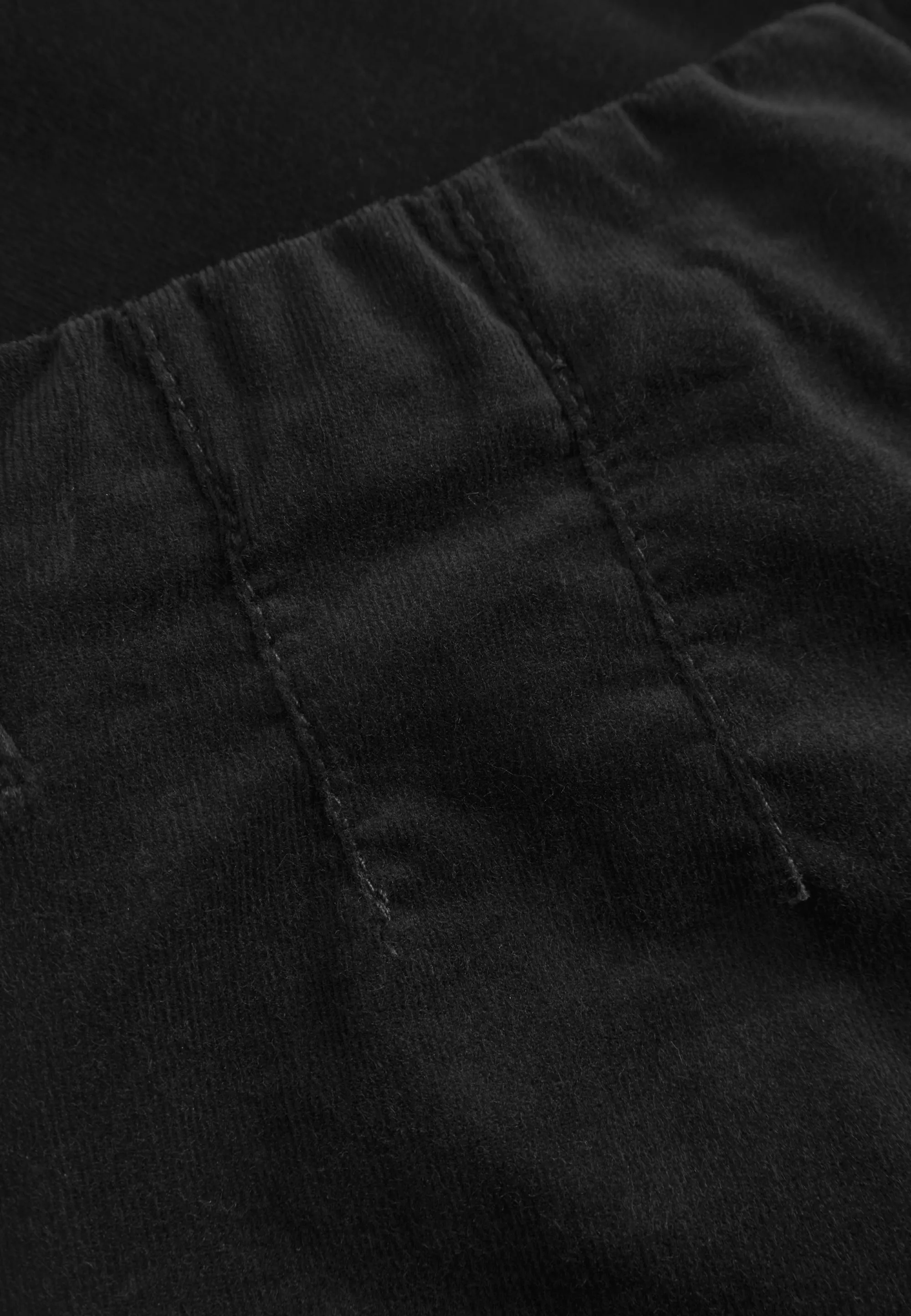 Kelly Regular Corduroy - Short Length - Black