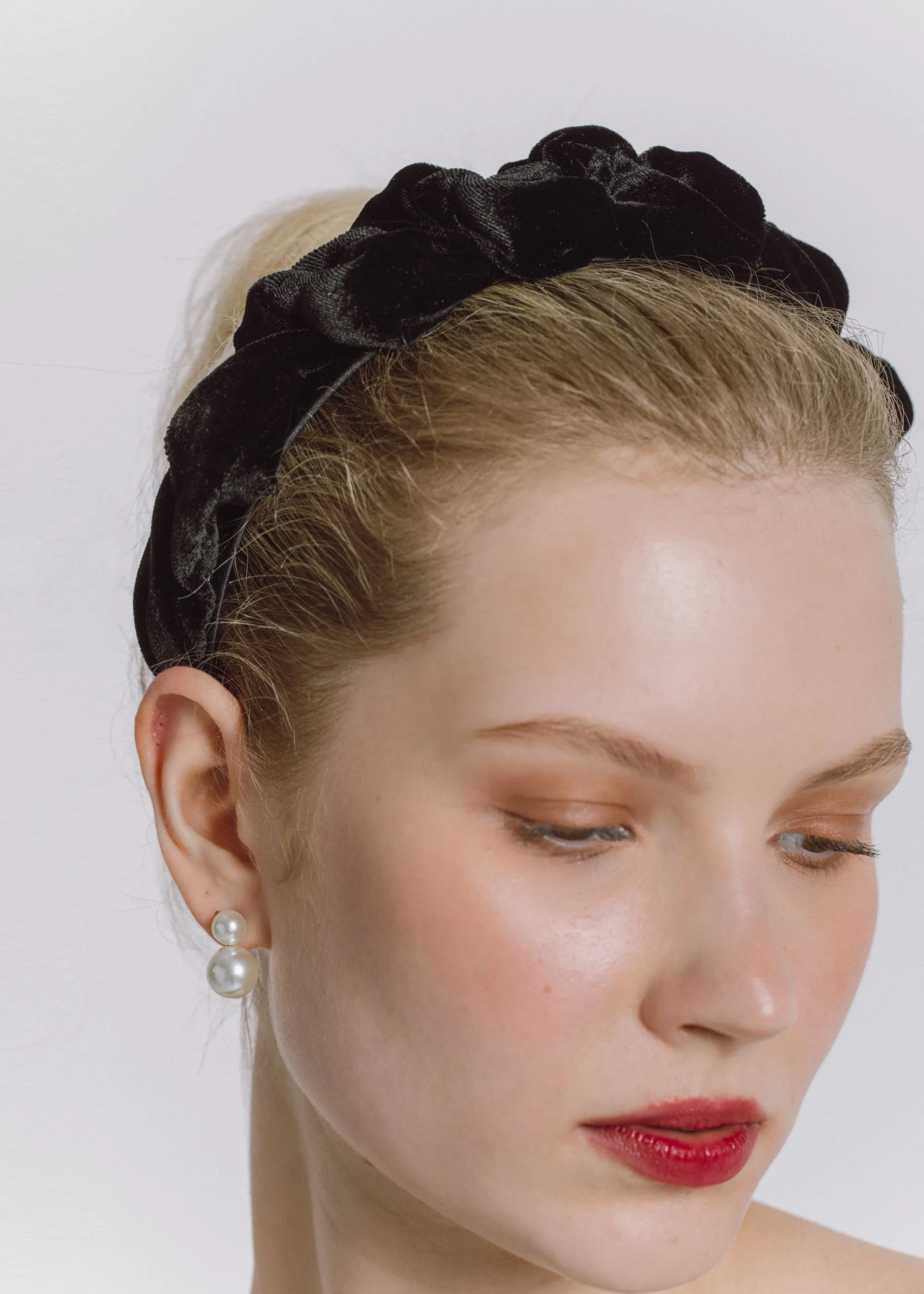 Lia Headband in Velvet -- Black