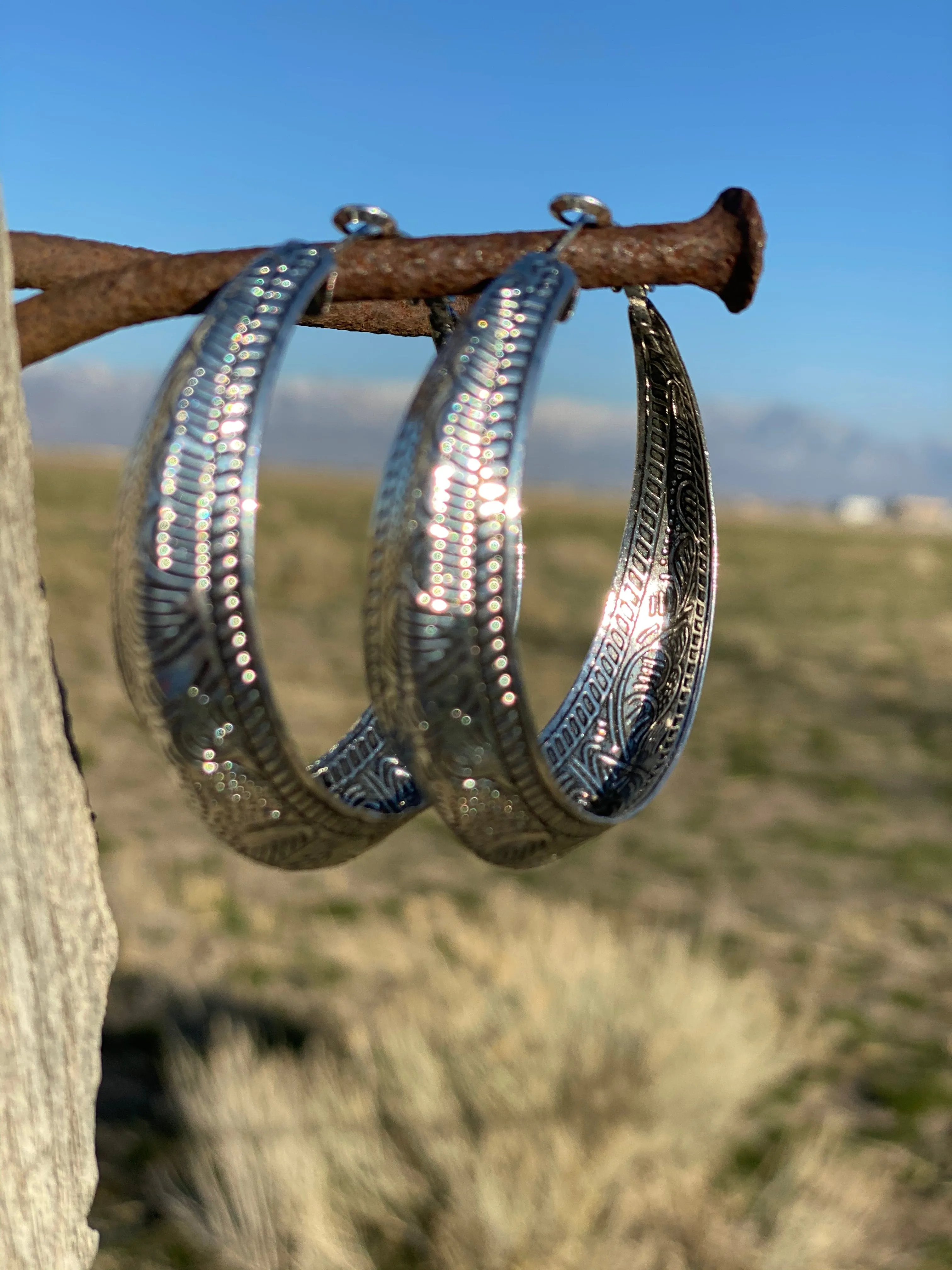 The Erda Engraved Hoop Earring